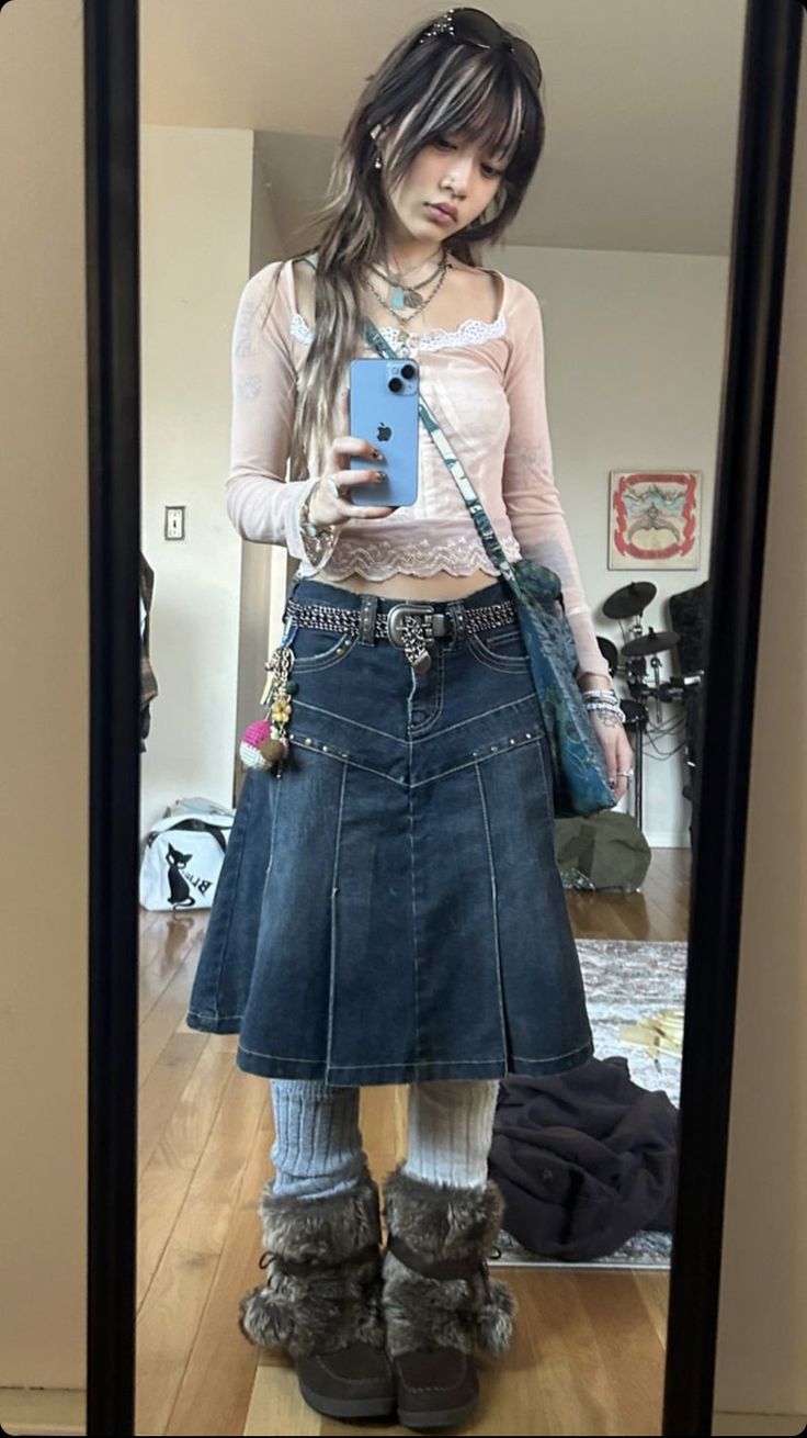 Current Japanese Fashion, Belt With Skirt Outfit, Japanese Kawaii Outfits, Soft Grudge Aesthetics Outfits, Alternative Japanese Fashion, Sixth Dimension Clothing, Lampcore Outfit, 2000s Japanese Fashion Y2k, 2000s Nerd Fashion