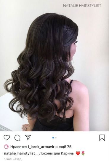 Wavy Hair Quince, Formal Hair Ideas Down Medium Length, Curled Hairstyles For Party, Hairstyles For Quince Guest, Quince Straight Hairstyles, Prom Night Hairstyle Soft Curls, Elsy Guevara Hair, Elegant Curls Medium Hair, Quince Hairstyles Straight Hair