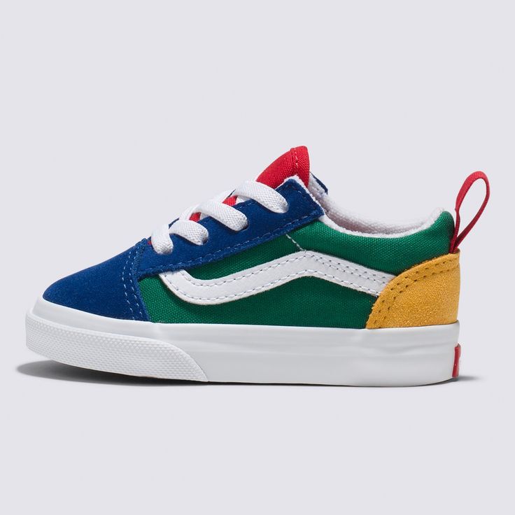 The Iconic Shoe that Brought our Sidestripe to Life: This is the Old SkoolThe Old Skool was our first footwear design to showcase the famous Vans Sidestripe—although back then, it was just a random doodle drawn by founder Paul Van Doren. Since its debut in 1977, this low-top silhouette has established itself as an icon in the skate, music, and fashion scenes. From 90s street skaters and punks to current hip hop and fashion legends, the Old Skool has consistently been the go-to shoe for creatives who do things their own way. The Toddler Old Skool Elastic Lace Vans Yacht Club honors this heritage with a modern touch. Iconic low-top, Sidestripe™ shoe made for toddlersDurable suede and canvas uppersElastic lace closureReinforced toe capsSupportive padded collarsSignature rubber waffle outsoles Lace Vans, Color Block Shoes, Old School Vans, Vans Toddler, Block Shoes, Fall Baby Clothes, Toddler School, Vans Outfit, Footwear Design