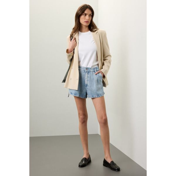 Blue (100% Lyocell). Denim shorts. Front zipper fly with button closure. 4" inseam. 10.5" rise. 24" leg opening. Imported. Light Wash Denim Shorts For Fall, Mid-rise Denim Shorts For Fall, Medium Wash Shorts With Pockets For Fall, Denim Shorts For Fall, Casual High-waisted Jean Shorts For Fall, Fall Season Light Wash Jean Shorts, Chic High Rise Jean Shorts For Fall, Jean Shorts With Pockets For Fall, Fall Denim Shorts With Straight Leg