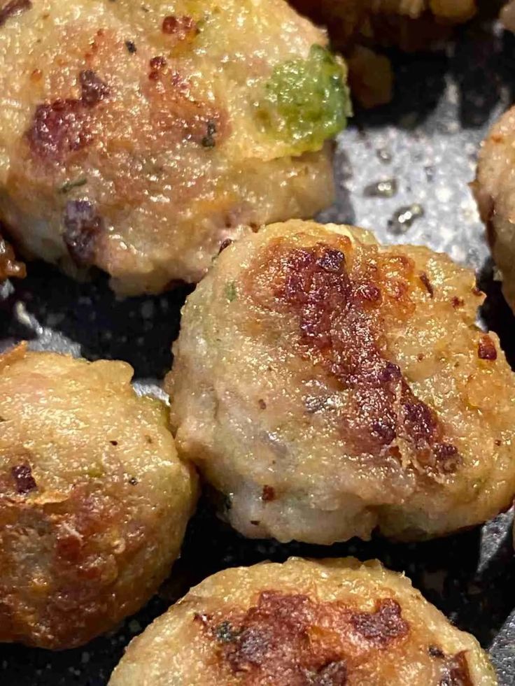 some food that is sitting on top of a grilling pan with broccoli in it