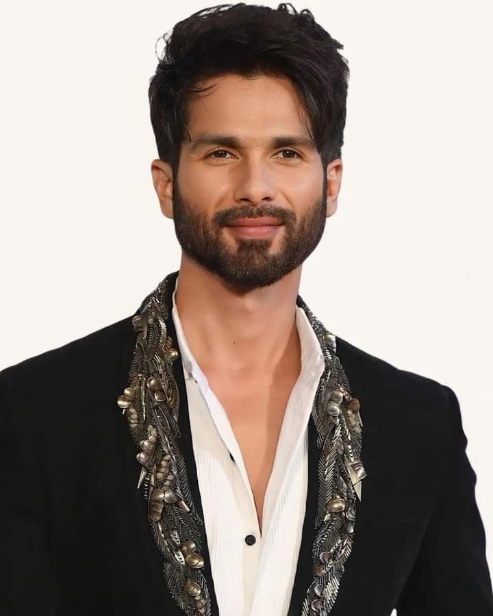 Designer Suits For Men Wedding, Shahid Kapoor Hairstyle, Work Suit Design, Fancy Kurta For Men, Suits Men Wedding, Suits For Men Wedding, Wedding Dress For Men, Best Wedding Suits For Men, Men Wedding Suits