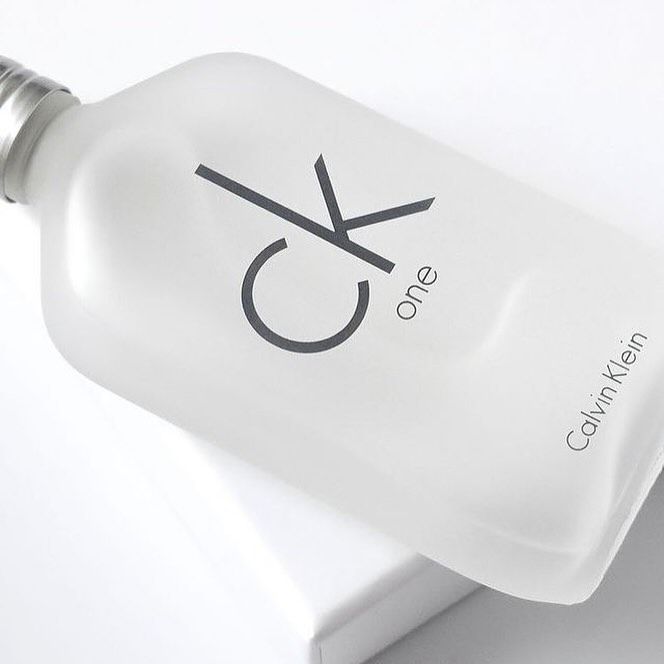 Cool, clean, refreshing - CK One is the original ‘shared’ fragrance that inspires the confidence to be yourself and encourages you to connect with others. The brand belongs to everyone. CK One is an accessible, universal and easy scent. Top Note: Green Tea, Bergamot and Cardamom Middle Note: Violet, Rose and Nutmeg Base Note: Cedarwood, Amber and Musk Grab yours exclusively at 𝐰𝐰𝐰.𝐬𝐩𝐫𝐚𝐲𝐨𝐫𝐢𝐠𝐧.𝐜𝐨𝐦 #ckone #calvinklein #perfumes #armanicode #missdior #perfumesimportados #ck #vip #azzaro #p... Kay Ali Sweet Diamond Perfume, D&g The Only One Perfume, Indulgent Moments Perfume, Montblanc Signature Perfume, Nest Indigo Perfume, Armani Code, Ck One, Perfume Store, Miss Dior