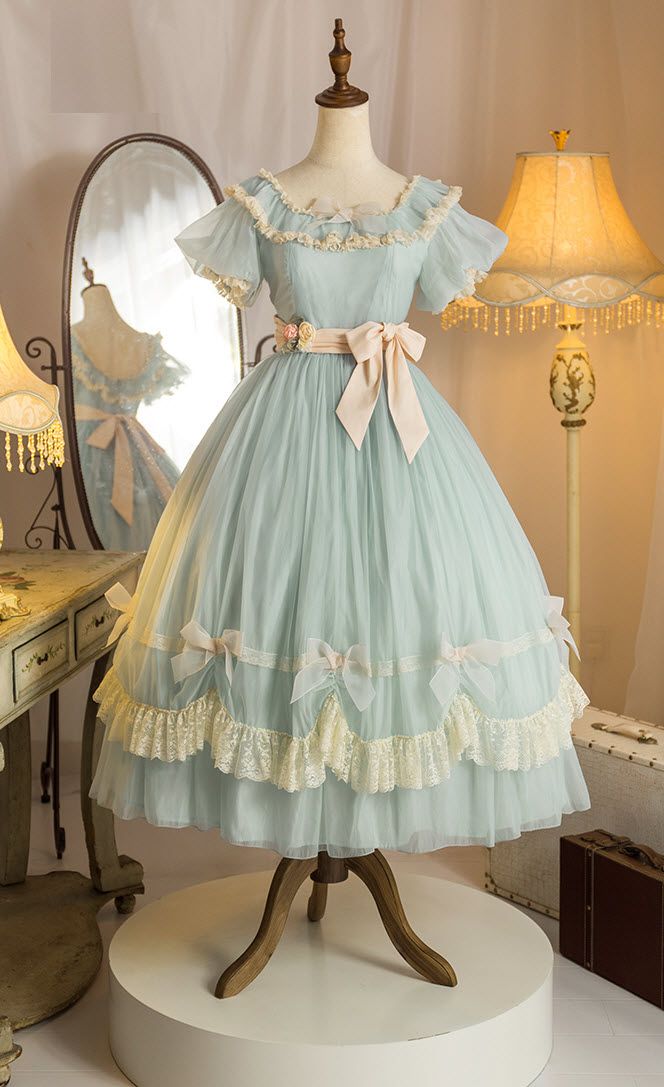 Yotsuba -Sweet Summer Memory- Vintage Classic Lolita OP Dress Victorian Era Dresses, Gaun Abad Pertengahan, Куклы American Girl, Op Dress, Old Fashion Dresses, Classic Lolita, Kawaii Fashion Outfits, Victorian Clothing, Fancy Outfits