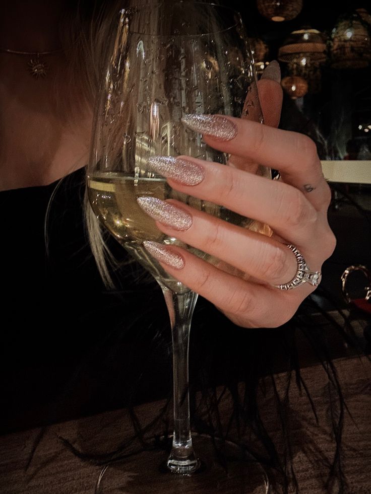 glam nails aesthetic sparkly spring nail art @enz44 Nails Aesthetic, Glass Nails, Spring Nail Art, Glam Nails, Spring Nail, Dream Nails, Wine And Dine, Fashion Nails, Spring Nails