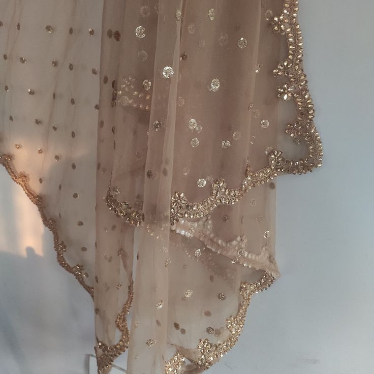 Golden Indian Dupatta party wear | Long net embroidered scarf | Punjabi dress dupattas with zari embroidery for lehenga | Dupatta This Dupatta is sequin embroidered on net with beautiful golden border scallop. This can we your wedding dress chunni for Indian occasion wear for festival. This has perfect bling for you to look classy and ethnic at same time. This can even be your home decoration fabric for you can even wear them with lehenga. This can be made in any color. We can even make a jacket Golden Duppata For Lehenga, Golden Dupatta For Lehenga, Simple Dupatta Designs, Golden Dupatta Designs, Duppattas Designs Ideas For Lehenga, Dupatta Designs Ideas Diy, Fancy Dupatta Design, Simple Dupatta, Latest Dupatta Designs