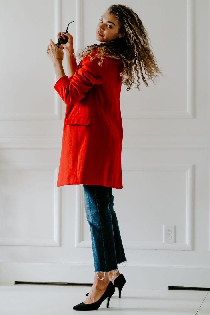 5 Style Tips to Make Old Outfits Feel New Again - MY CHIC OBSESSION Touch Of Red Outfit, Red Blazer Outfit, Classic Fashion Pieces, French Chic Fashion, My Chic Obsession, Casual Denim Shirt, Capsule Wardrobe Women, Basic Jeans, Classic Capsule Wardrobe