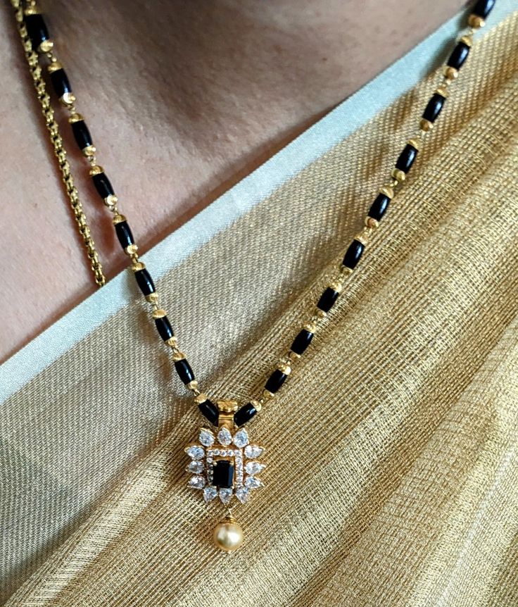 Black Beads With Pendant, Small Lockets For Black Beads, Simple Black Beads Chain Gold, Beads Locket Designs, Black Diamonds Chains, Black Beads Necklace Indian Gold, Nallapoosalu Latest Designs, Mangalsutra Designs Indian, Black Diamond Mangalsutra