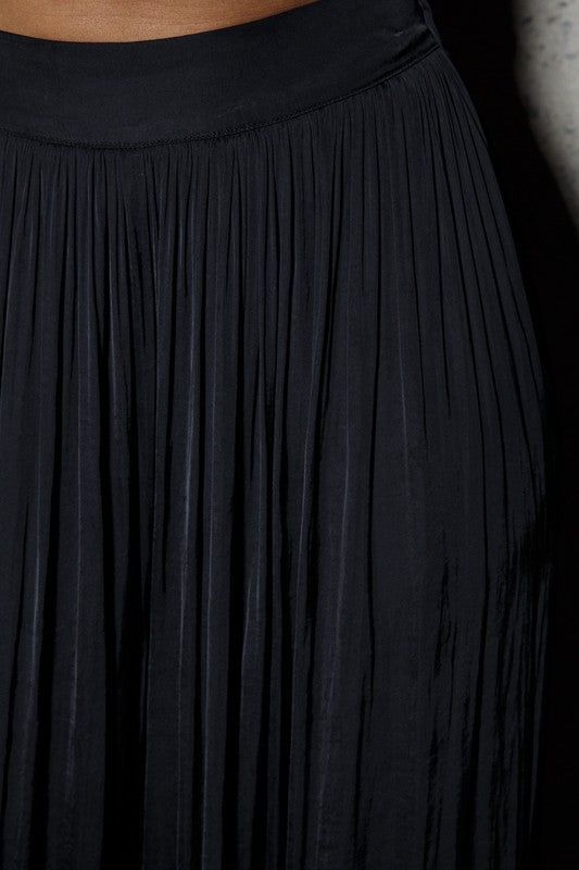 Full pleated dressy high waist pants. Elastic band. Chic Pleated Skirt With Elastic Waistband For Parties, Elegant Black Pleated Skirt With Elastic Waistband, Elegant Pleated Skirt For Party With Elastic Waistband, Elegant Party Pleated Skirt With Elastic Waistband, Summer Evening Bottoms With Pleated Waist, Summer Evening Bottoms With Pleated Hem, Spring Black Bottoms With Accordion Pleats, Black Pleated Hem Bottoms For Summer, Chic Pleated Back Bottoms For Spring