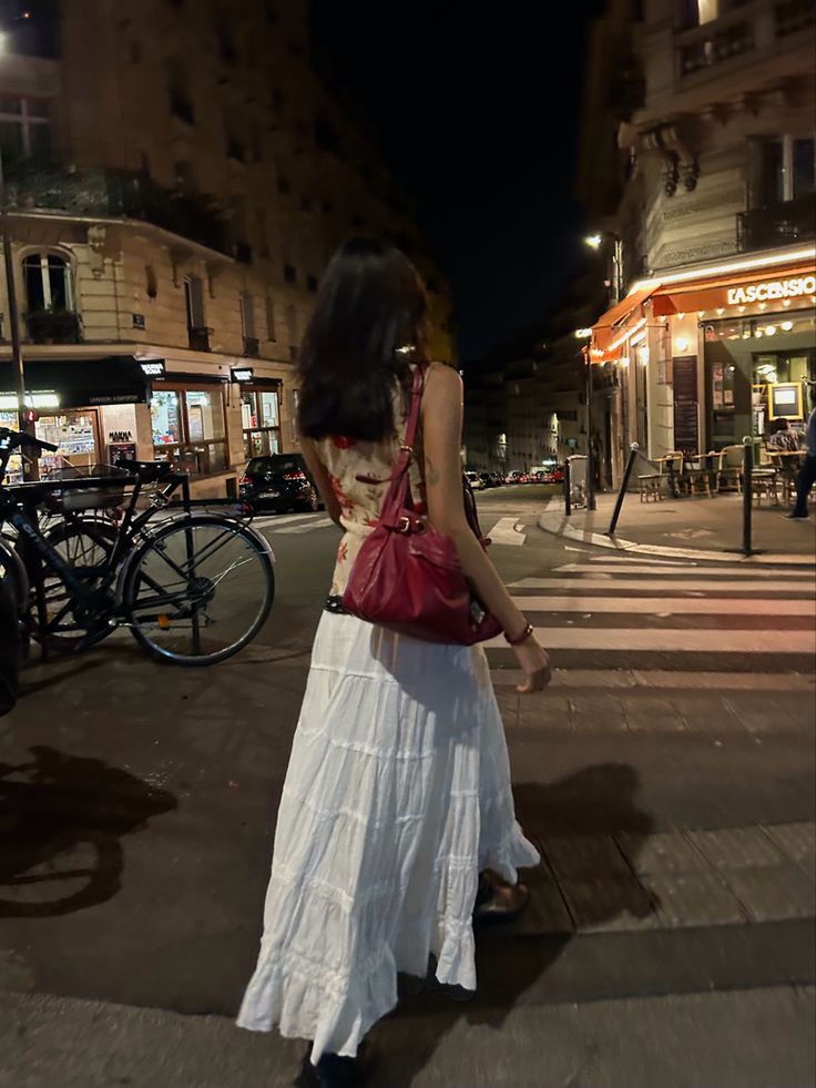 Vintage Red Bag Outfit, Outfit With Burgundy Bag, White With Red Outfit, My Mum Made It Bag Outfit, Red Leather Bag Aesthetic, Outfit With Handbag, Red Bag Aesthetic Outfit, Red And White Skirt Outfit, Vintage Bags Outfit