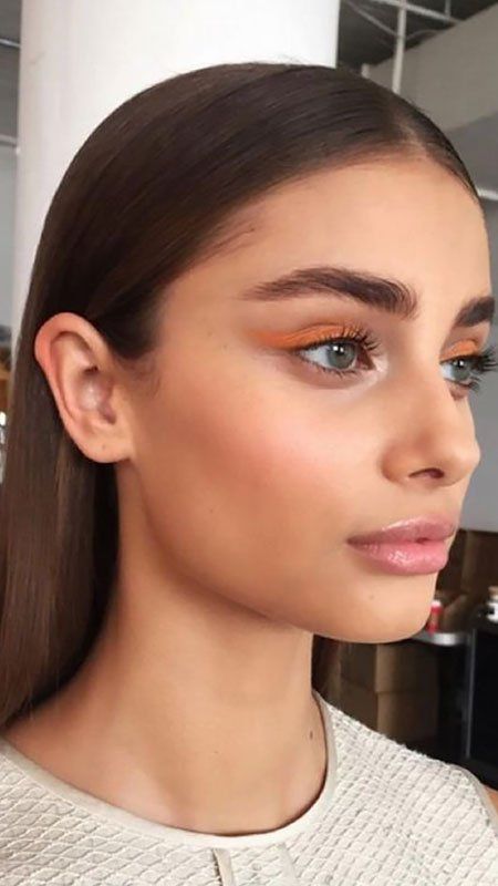 How to Get Thick Eyebrows & Fill Them in Naturally - The Trend Spotter Shape Thick Eyebrows, Natural Blond Hair, Thick Eyebrow Shapes, Big Eyebrows, Eyebrows Goals, Get Thick, Bold Eyebrows, Eyebrow Trends, Lower Your Blood Pressure