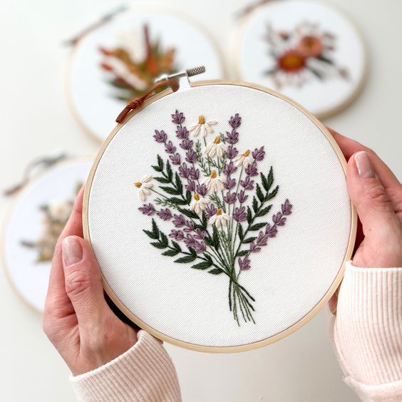 Lavender bouquet Lavender And Daisies, Daisies Embroidery, Embroidery Hacks, Lavender Embroidery, Christmas Embroidery Patterns, Lavender Bouquet, Floral Embroidery Patterns, Basic Embroidery Stitches, Classy Tattoos