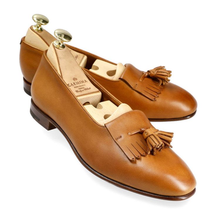 WOMEN'S TASSEL LOAFERS IN RUSTIC CALF LEATHER, COLOR TAN Luxury Women's Tassel Loafers For Business, Luxury Tasseled Loafers For Work, Luxury Patent Leather Tassel Loafers With Leather Sole, Luxury Casual Tassel Loafers For Business, Luxury Timeless Calf Leather Tassel Loafers, Luxury Calf Leather Tassel Loafers With Rubber Sole, Luxury Plain Toe Tassel Loafers, Cognac Leather Shoes For Galas, Leather Sole Tassel Loafers With Closed Toe For Galas