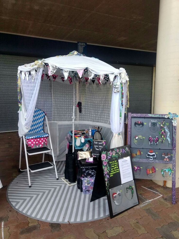 Face Painting Station Wedding, Face Paint Booth Ideas, Face Paint Booth Set Up, Face Painting Booth Set Up, Face Paint Set Up, Face Paint Booth, Face Painting Station, Face Painting Booth, Face Paint Set