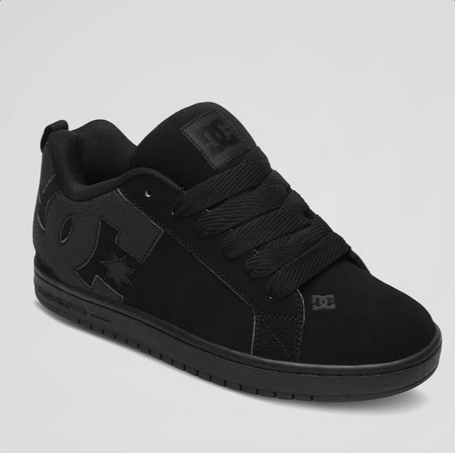 Black Dc Shoes, Dc Court Graffik, Black Skate Shoes, Dc Skate Shoes, Dc Skate, Shoes Outfit Fashion, Casual Outfit Inspiration, Hype Shoes, Shoe Inspo