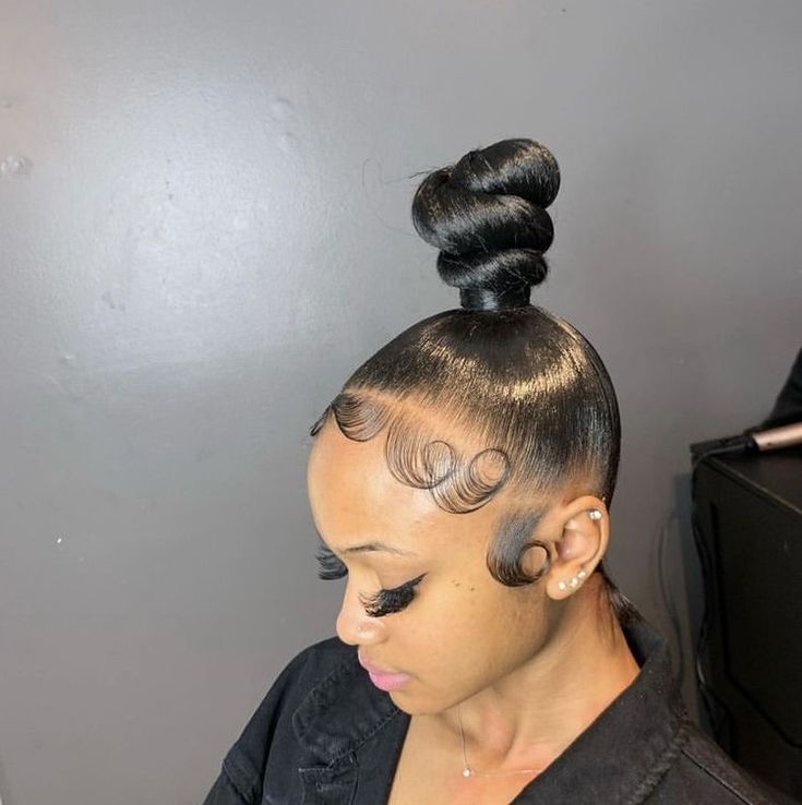 Slick Ponytail, Natural Hair Bun Styles, Weave Ponytail Hairstyles, Sleek Ponytail Hairstyles, Weave Ponytail, Knot Bun, Protective Hairstyles For Natural Hair, Black Ponytail Hairstyles, Top Knot Hairstyles