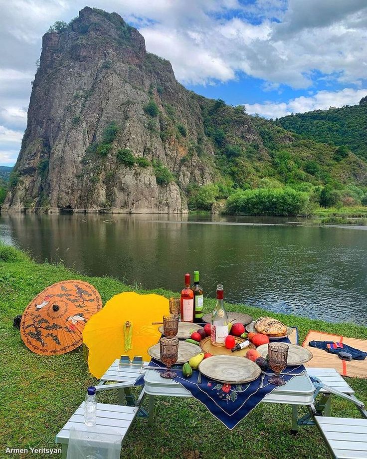 a picnic table set up on the side of a river