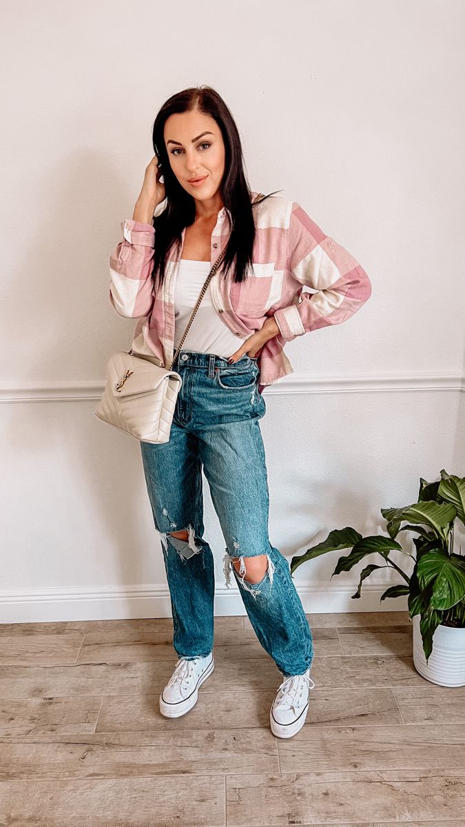 Plaid shirt outfit with relaxed jeans, converse and a YSL purse Flannel Leggings Outfit, Pink Plaid Shirt Outfit, Flannel And Leggings, Plaid Shirt Outfit, Plaid Shirt Outfits, Jeans Converse, Casual Plaid Shirt, Pink Plaid Shirt, Abercrombie Jeans