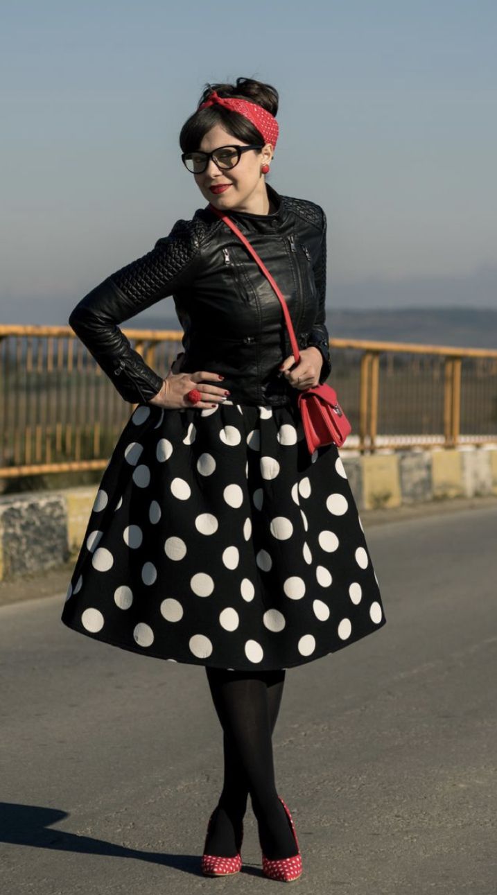 1950 Costume Ideas Woman, Rockabilly Halloween Costume Ideas, Pin Up Outfits Rockabilly, Easy 50s Outfit, Retro Costume Ideas, Pin Up Girl Outfits, Easy Last Minute Halloween Costume, Pin Up Girl Costume, Halloween Costume Ideas Diy