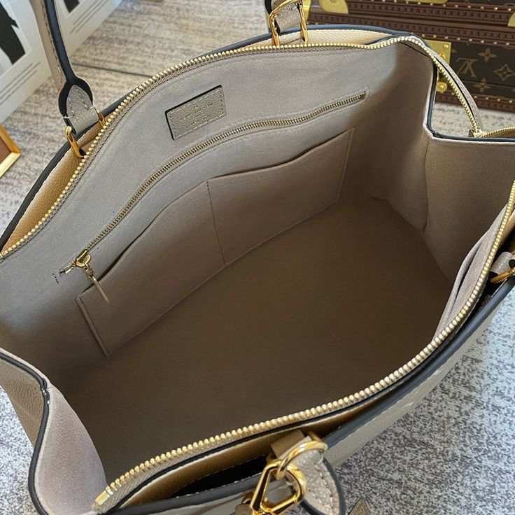 BRC Fashion Lu-Vi Bags - 12259 A+ Excellent Quality copies; Contact us if you've any questions in your mind. Luxurious Bags, Branded Packaging, Trendy Tote, Debit Cards, Lv Bag, Bags Shoes, Bag Tags, Louis Vuitton Bag, Luxury Bags