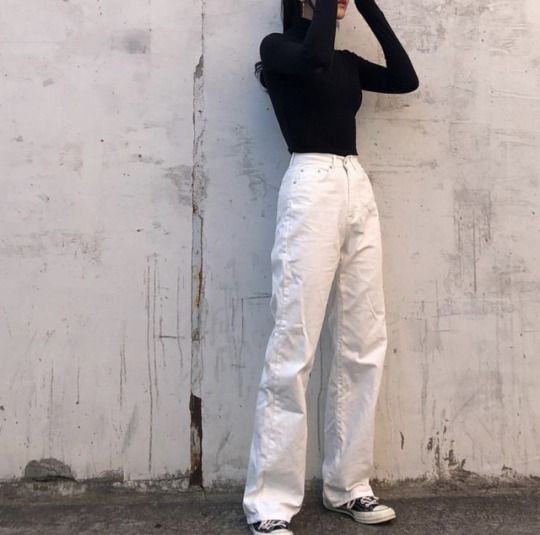 White Jeans Outfit Aesthetic, White Pants Outfit Winter, White Jeans Outfit Winter, Baggy Pants Outfit, White Pants Outfit, White Cargo Pants, Outfits Con Jeans, Pants Outfit Fall, Winter Pants Outfit