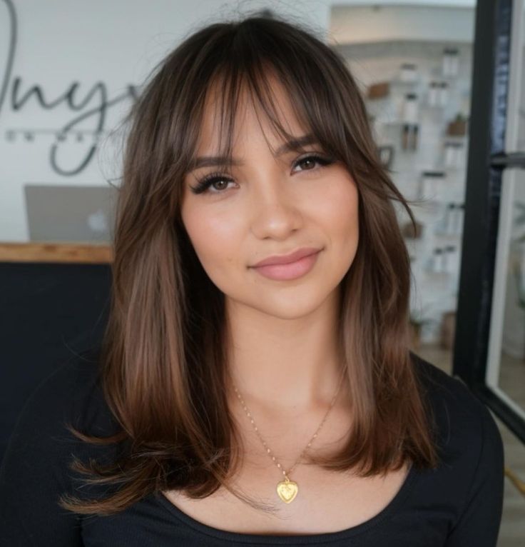 Shoulder-Length Hairstyle with Bangs for a Broad Forehead Fringe Bangs Wispy, Bangs On Flat Hair, Bangs With Flat Hair, A Shaped Bangs, Wispy Bangstyle Hair Short, Haircut For Broad Shoulders Women, Wispy Bangs Diamond Face, Shoulder Length Hair On Round Face, Mid Length Hair With Fringe Bangs