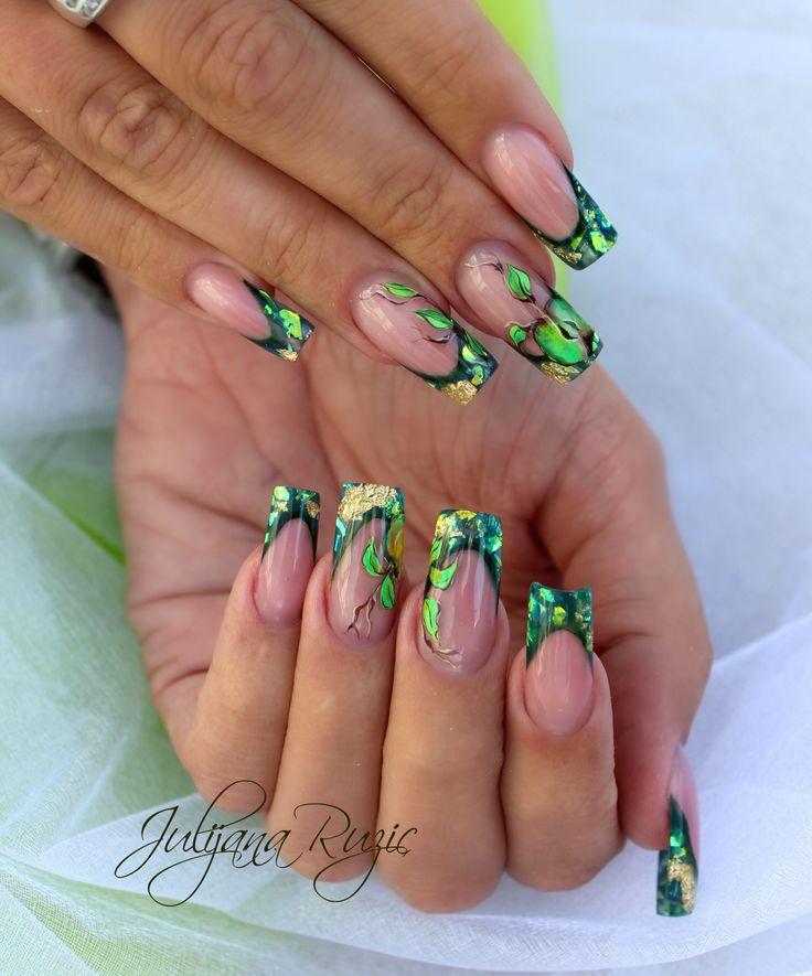 Nail art, nail design, ideas for you Poison Ivy Nails, Ivy Nails, Nail Room Ideas, Nail Pictures, Poison Ivy, Nail Spa, Gold Nails, Flower Nails, Green Nails