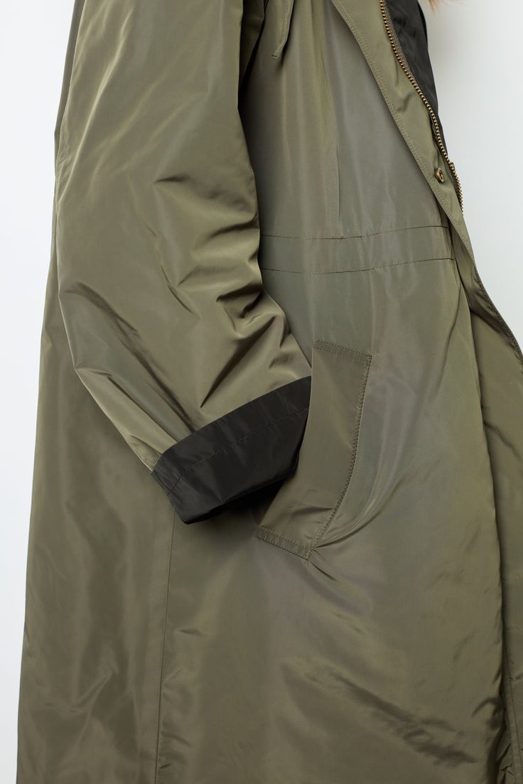 REVERSIBLE TECHNICAL POLYESTER PARKA WHICH COMBINES COMFORT AND STYLE. STRAIGHT CUT AND WAISTED TWO-TONE PLAIN MATERIAL MID-LENGTH PARKA HOODED NECK LONG SLEEVES CONCEALED ZIP FASTENER AND SNAP S Green And Khaki, Khaki Green, Straight Cut, Welt Pocket, Mid Length, Drawstring Waist, Parka, Two Tone, Trench Coat