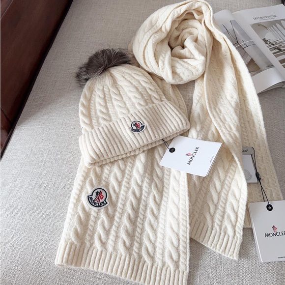 Moncler  set hat and scarf 泥 Moncler Hat, Hat And Scarf, Scarfs, Great Gifts, Brand New, Hats, Fashion Design, Fashion Trends, Closet