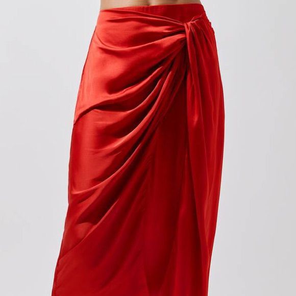 Express Silk Red Midi Skirt! Red Midi Skirt For Night Out, Red Long Skirt For Night Out, Red High-waisted Skirt For Night Out, High Waist Red Skirt For Night Out, Elegant Red Lined Skirt Bottoms, Red Evening Skirt For Spring, Red Lined Skirt For Night Out, Elegant Red Skirt, Chic Red Skirt For Night Out