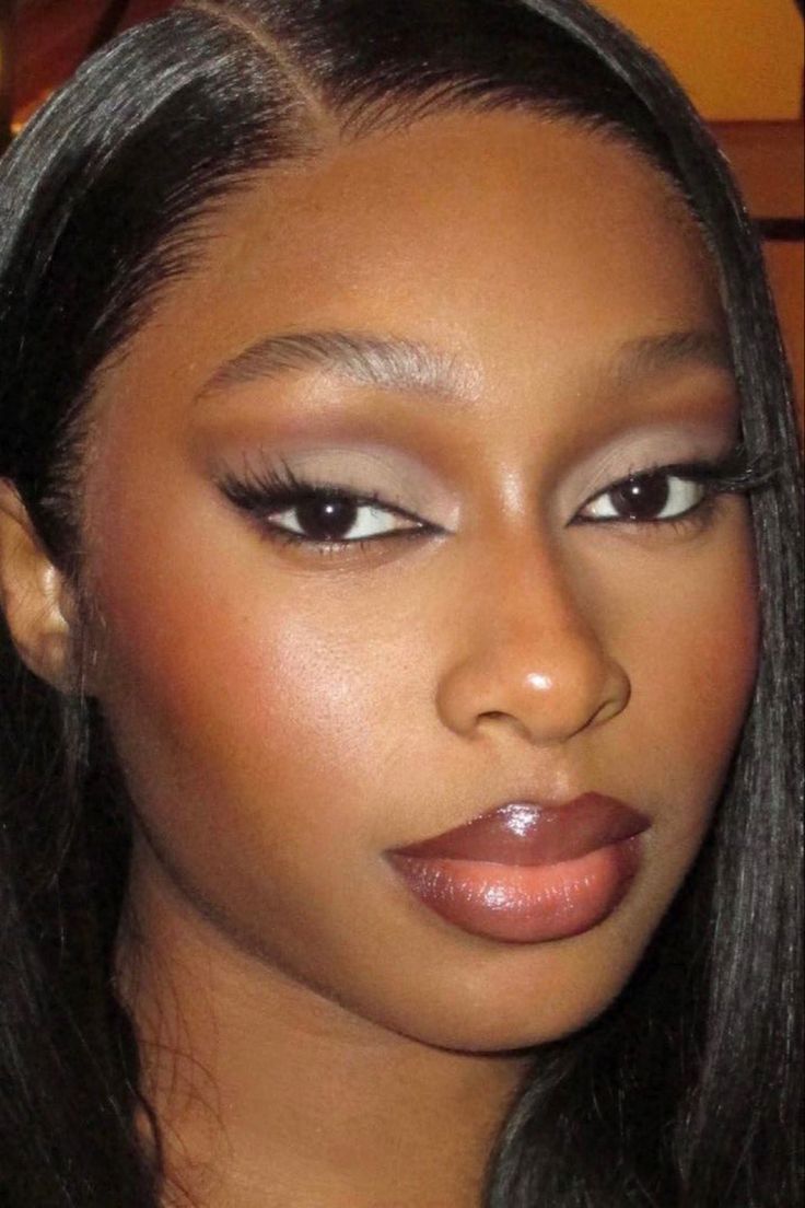 Glam 90s Makeup, Grey Eyeshadow Looks On Black Women, 90s Soft Glam, Cold Tone Makeup, Dark Makeup Looks Black Women, Soft Makeup Looks Black Women, Eyeshadow Black Women, Early 2000s Makeup Looks, Glam Makeup Looks Black Women