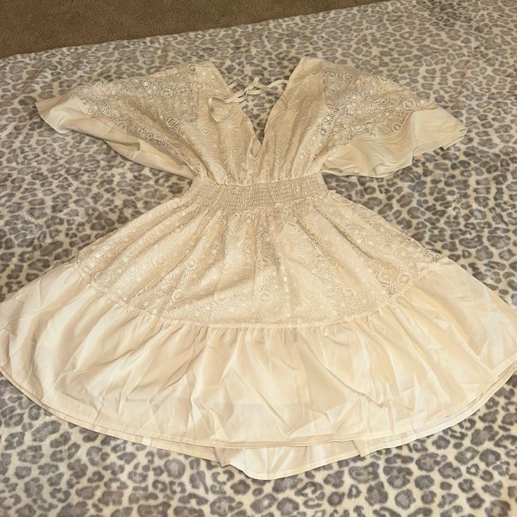 Boutique Dress Size Small Never Worn Cream V-neck Sundress For Spring, Chic Beige Boho Dress For Brunch, V-neck Dress With Smocked Back For Vacation, V-neck Dress With Smocked Back For Day Out, Flowy Dress With Smocked Back For Date Night, V-neck Brunch Dresses With Smocked Back, Chic Beige Mini Dress With Smocked Back, Cream V-neck Sundress For Day Out, Elegant Beach Mini Dress With Smocked Back