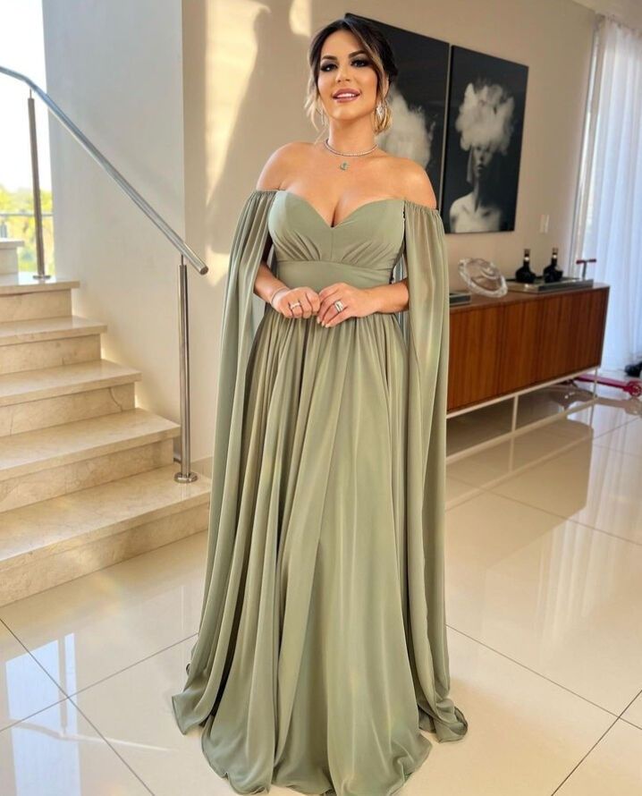 Prom Dress With Shawl, Plus Size Gala Dress, Plus Wedding Dresses, Dress Code Wedding, Simple Prom Dress, Dress Party Night, Dress With Shawl, Backless Prom Dresses, Bridesmaid Dresses Plus Size