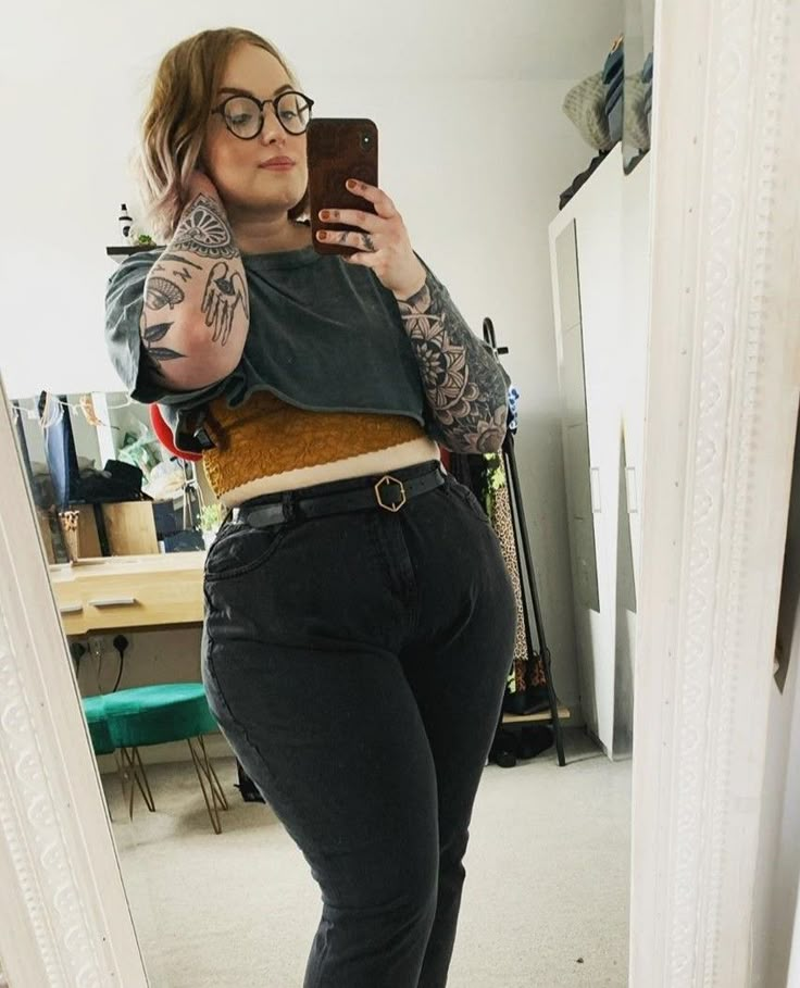 Mid Sized Alternative Fashion, Thrifted Plus Size Outfits, Crop Top Outfits Plus Size, Alt Plus Size Fashion, Alt Fashion Plus Size, Grunge Plus Size Outfits, Haircuts For Plus Size Women, Midsize Body Outfits, Fall Outfits Midsize