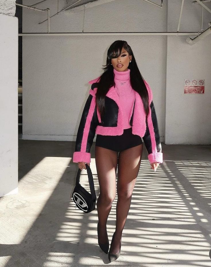 Swag Photoshoot, 2021 Fashion, Pink Outfits Black Women, New Years Outfit, Cute Birthday Outfits, Winter Outfit Inspiration, Black Women Fashion, Pretty Girl Outfits, Streetwear Fashion Women