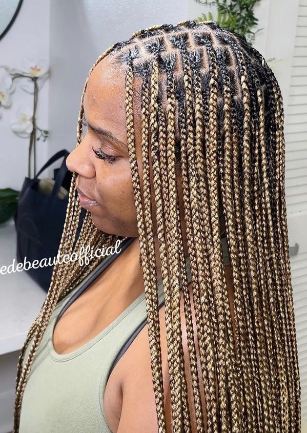 Small Medium Knotless, Knotless Box Braids Styles, Knotless Medium, Medium Knotless Box Braids, Box Braid Styles, Box Braids Styles, Braiding Hair Colors, Medium Knotless, Knotless Box Braids