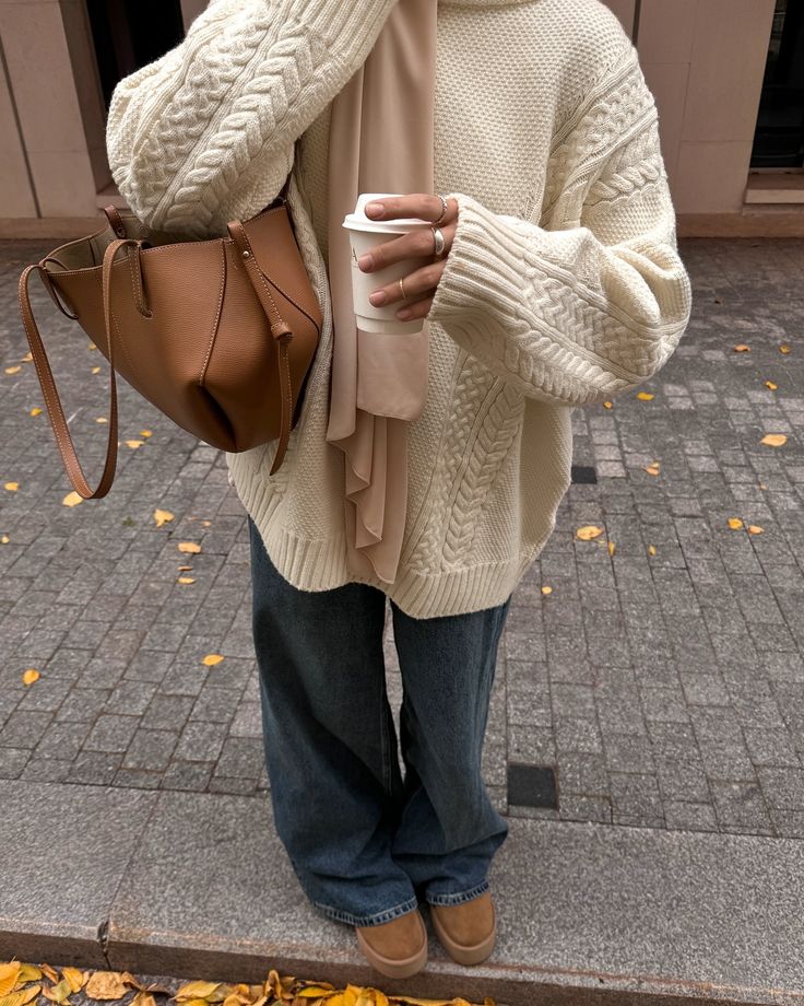 Ugg Season, Warm Fall Outfits, Modest Winter Outfits, Uggs Outfits, Stylish Outfits Casual, Outfit Ideas For Fall, Hijabi Outfit, Modesty Outfits, Mode Turban