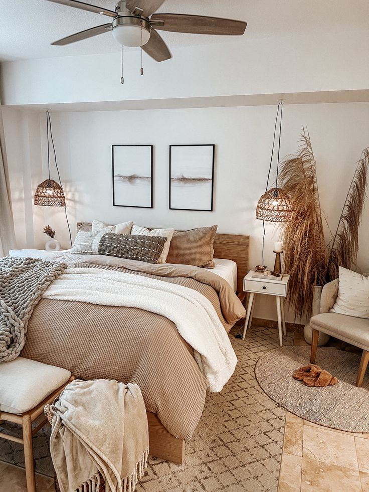 Neutral cozy layered boho bedroom Light Beige Bedding, Light Tan Bedding, Cream Decor Bedroom, Beige Bedding With Color, Bedroom With Brown Bedding, Neutral Bedding Ideas With A Pop Of Color, Neutral Bedroom Decor Cozy, Tan Bedframe Room Ideas, Neutral Room Ideas Bedrooms