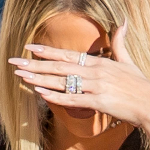 Khloe Kardashian Nude Nails | Steal Her Style Khloe Kardashian Ring, Khloe Kardashian Hair Short, Khloe Kardashian Nails, Kardashian Jewelry, Pink Foil Nails, Kardashian Nails, Estilo Khloe Kardashian, Light Pink Nail Designs, Kylie Nails