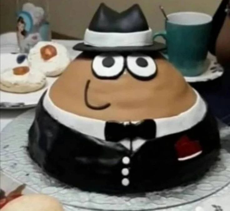 there is a cake that looks like mr potato head