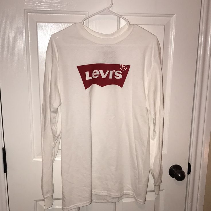 Nwt Levis Logo Long Sleeve White Shirt! White Winter T-shirt With Logo Print, Cotton Long Sleeve Shirt With Logo Print, White Long Sleeve T-shirt For Fall, Classic Long Sleeve Shirt With Graphic Print, White Letter Print Shirt For Winter, Oversized Long Sleeve Tops With Logo Print, Classic Graphic Print Top For Fall, White Shirt For Winter Streetwear, Long Sleeve Tops With Logo Print For Fall