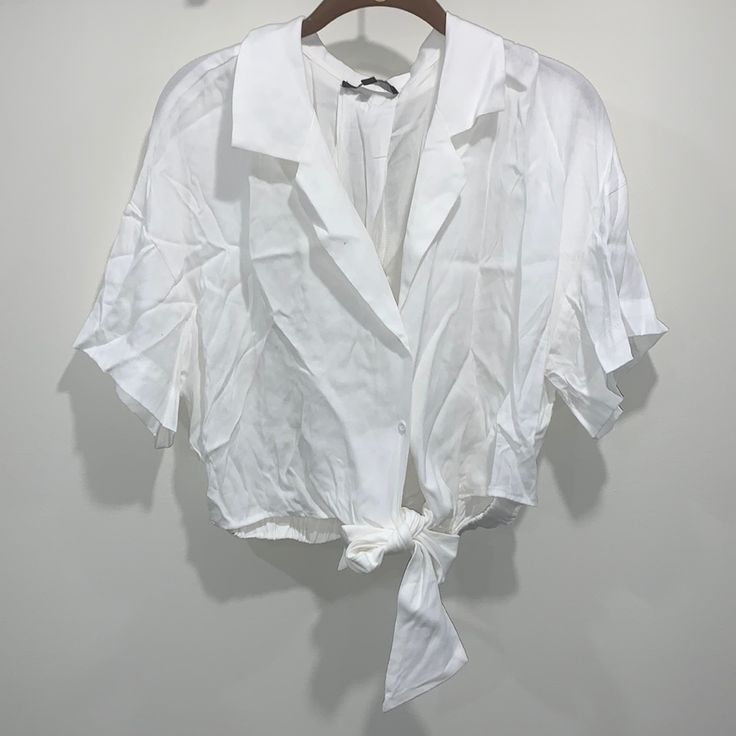 Lulus White Summer Shirt. Nwt. Front Tie Detail. Size M White Collared Vacation Tops, White Collared Beach Top, Spring Vacation Blouse With Collar, White Short Sleeve Shirt For Day Out, Chic White Cropped Shirt, Chic White Collared Cropped Shirt, White Cropped Collared Shirt For Spring, White Cropped Shirt With Collar For Spring, Chic White Cropped Shirt For Day Out