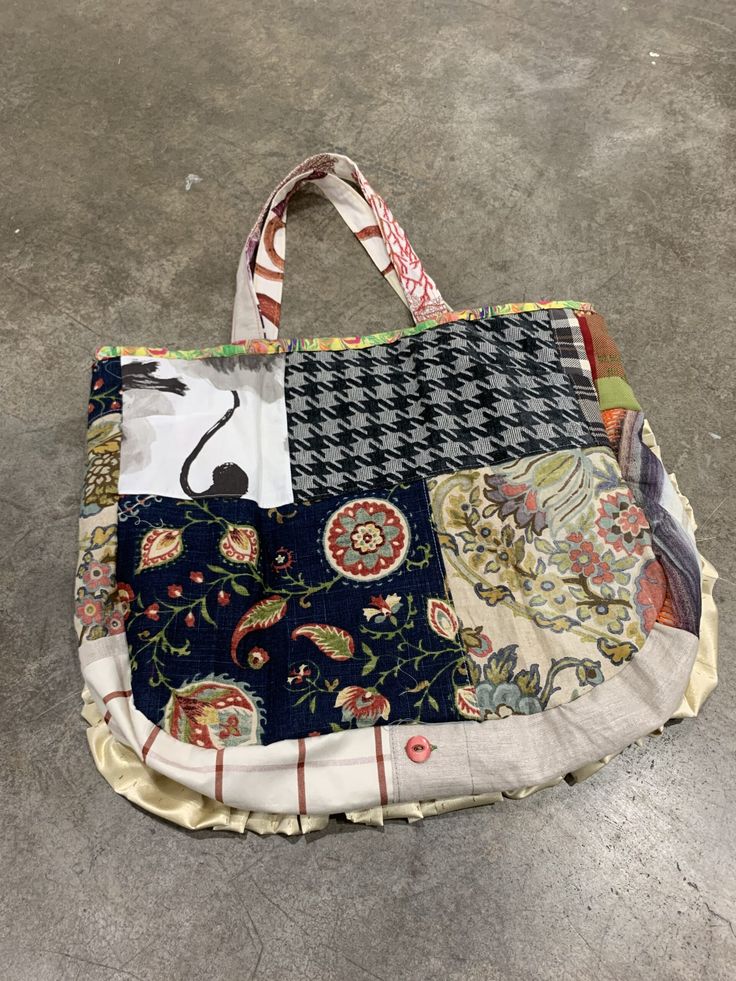 Museum Bags Shopping Tote Bag With Handles, Multicolor Patchwork Tote Satchel, Trendy Shoulder Gift Bag, Trendy Gift Shoulder Bag, Retro Satchel Bag With Removable Pouch, Multicolor Patchwork Satchel Bag, Casual Patchwork Shoulder Bag, Trendy Everyday Hobo Bag, Everyday Beige Patchwork Shoulder Bag