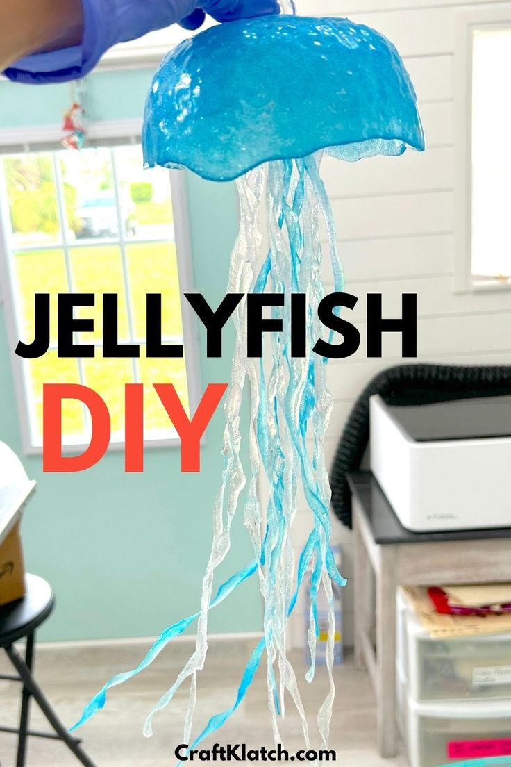 holding a blue and white jellyfish made out of resin Soda Bottle Jellyfish, Resin Jellyfish Diy, Plastic Bottle Jellyfish Diy, Jellyfish Arts And Crafts, Diy Jellyfish Lantern, Kids Lamp Diy, Diy Jellyfish Decoration, Jelly Art Style, Hanging Jellyfish