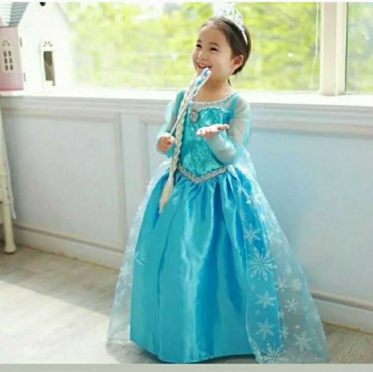 Beautiful Costume For Your Beautiful Princess. New In Package. Pair This With The Cute Crystal Tiara Also Listed In My Closet. Film Frozen, Princess Elsa Dress, Soft Dresses, Costume Carnaval, Elsa Cosplay, Frozen Dress, Elsa Costume, Baby Party Dress, Anna Dress