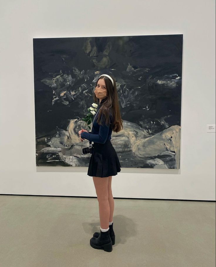 Art Gallery Date, Gallery Date, Gallery Outfit, Art Gallery Outfit, Museum Outfit, Black Tennis Skirt, Black Skirt Outfits, Outfit Date, Museum Photography