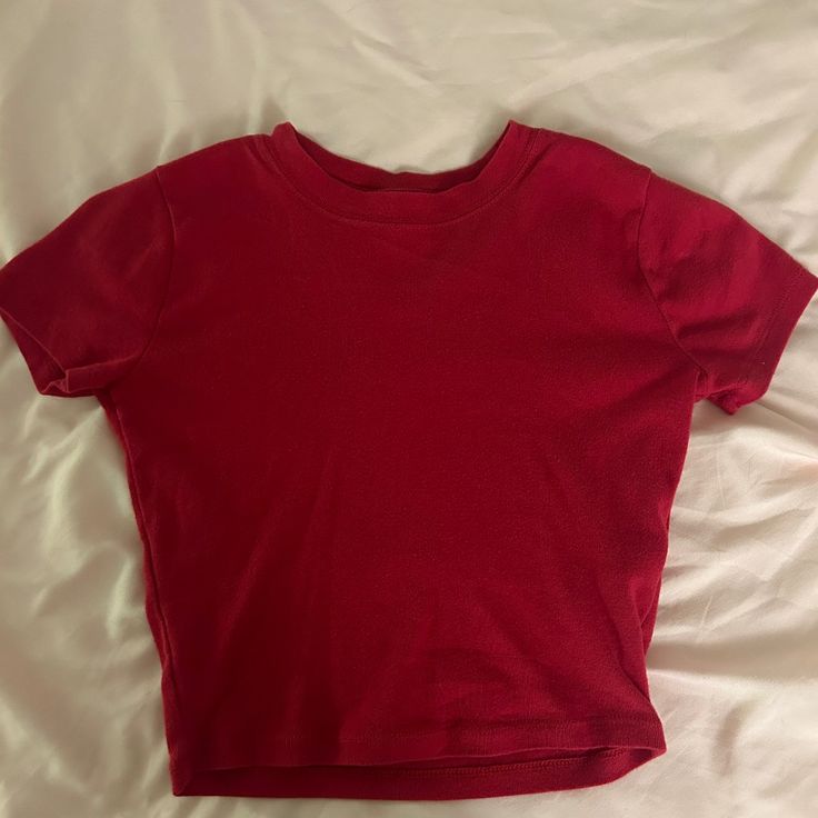 Never Worn Trendy Fitted Red T-shirt, Red Fitted Crew Neck Crop Top, Fitted Red Crew Neck Top, Fitted Red Cotton Tops, Red Fitted Cotton Tops, Red Fitted Trendy T-shirt, Red Fitted Crop Top With Short Sleeves, Fitted Red Crop Top With Short Sleeves, Red Stretch Shirt For Summer