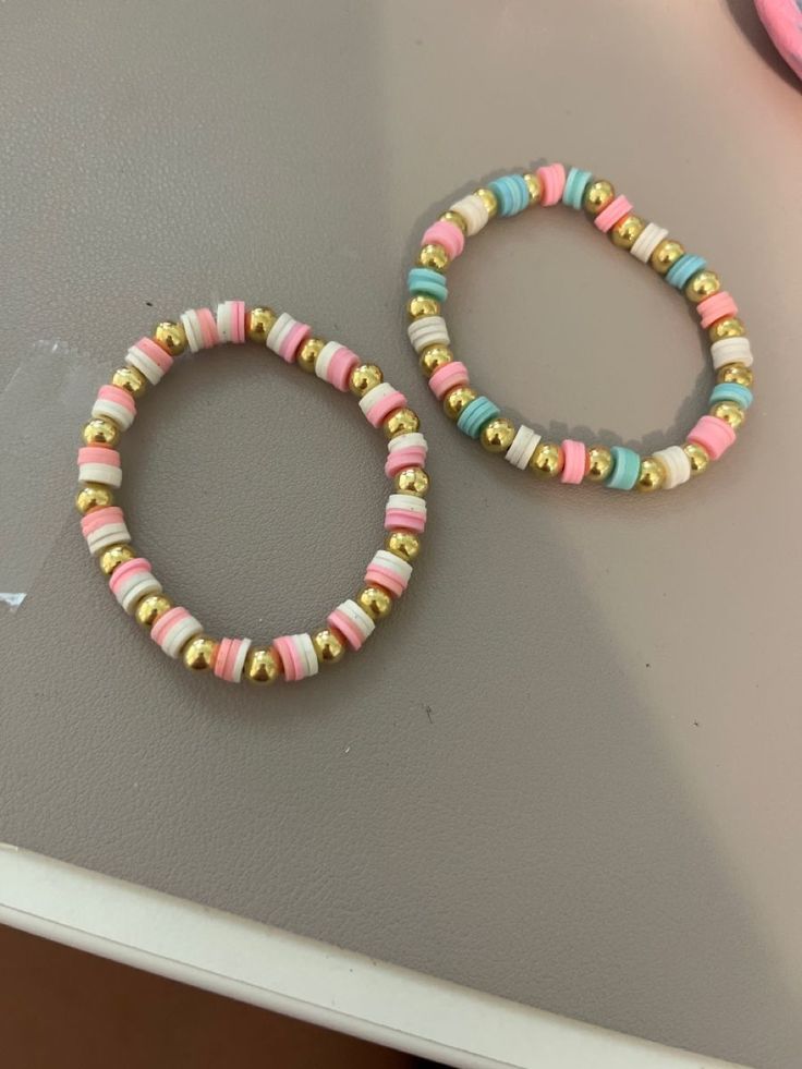 Friendship Clay Bead Bracelets, Heishi Bead Bracelet Ideas, Preppy Clay Bead Bracelets Ideas, Clay Bead Bracelet Ideas Preppy, Preppy Clay Bead Bracelets, Bracelet Business, Clay Bracelets, Clay Bead Necklace, Preppy Bracelets