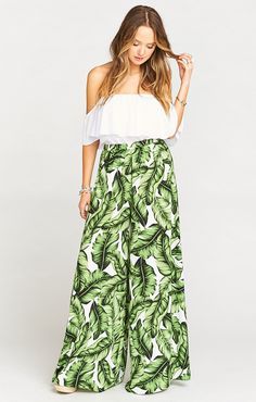 Hawaiian Party Outfit, Hawaiian Wear, Best Pants, Tropical Outfit, Fiesta Tropical, Tropical Fashion, Honeymoon Outfits, Hawaiian Outfit, Simply The Best