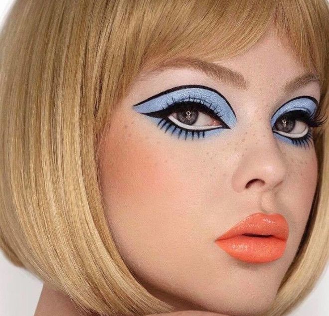 Ariana Grande Sparked The Comeback Of The Mod Makeup Trend Mod Makeup, Editorial Make-up, 1960s Makeup, Eyeshadow Blue, Vintage Makeup Looks, Haus Laboratories, 60s Makeup, 70s Makeup, Retro Makeup